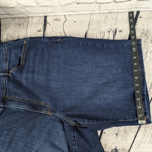 Lane Bryant FLEX high rise Bermuda curvy fit denim jeans shorts - Picture 8 of 11